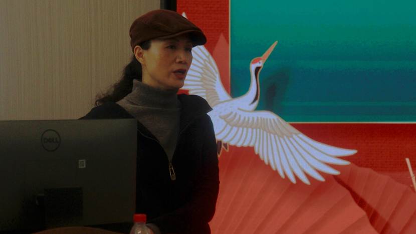 人戴着帽子 AI 生成的内容可能不正确。